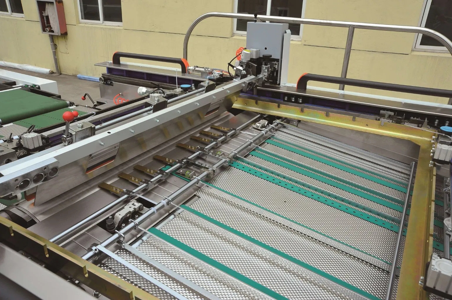 Automatic Screen Printing with UV Varnish Dryer