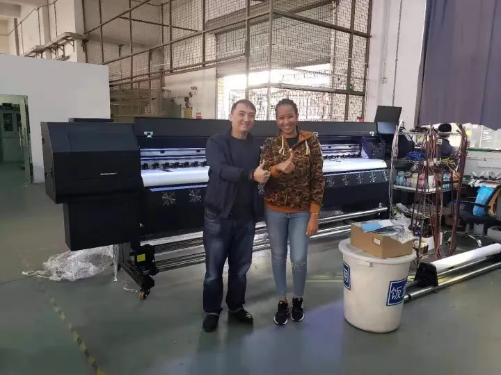 Large Format Machine That Prints Banners and Stickers, PVC, Sav
